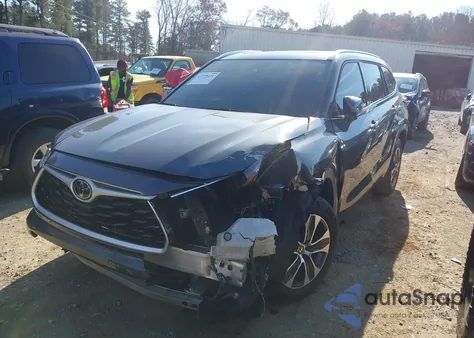 2021 Toyota Highlander Xle z USA, uszkodzony, nr VIN 5TDHZRAH5MS532462